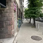 Large 2-Bedroom Centre Art Apartment