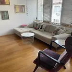 Large 2-Bedroom Centre Art Apartment
