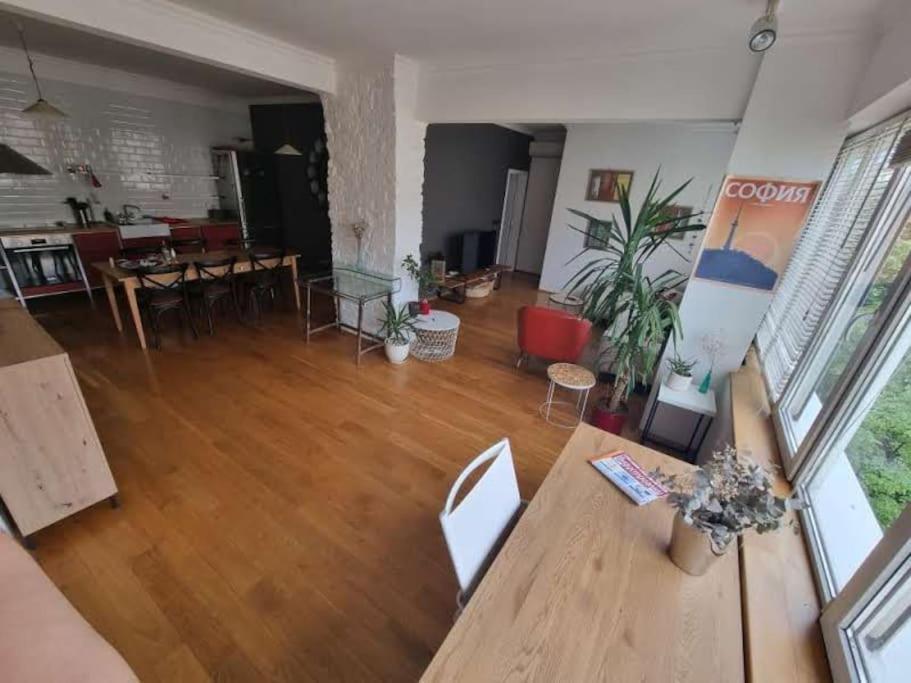 Apartament Large 2-bedroom Centre Art *